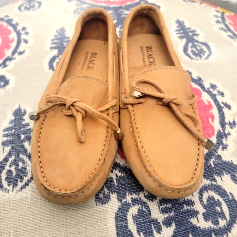 Black saks fith avenue super cute flats/loafers EUC